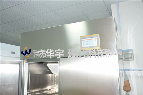 我司为江苏某外资公司提供1000L带PLC显示控制91视频色板APP下载(图3)